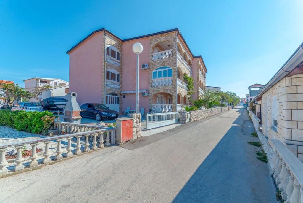Apartmani Ivanic ヴィル エクステリア 写真